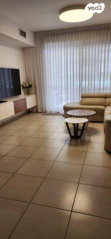 ניסן הרפז 12