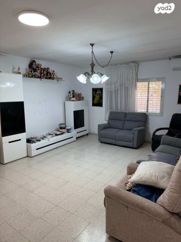 בכור שטרית 36