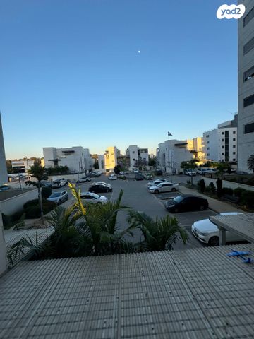 גג/ פנטהאוז, דרך מנחם בגין, בן גוריון, שדרות