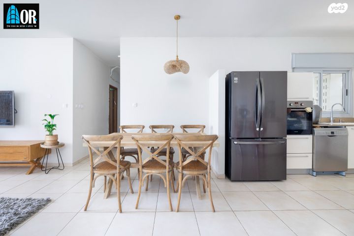 דירה, אפרים קישון, חתני פרס ישראל, באר יעקב