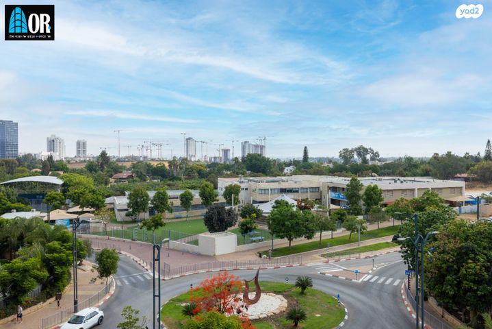 דירה, אפרים קישון, חתני פרס ישראל, באר יעקב