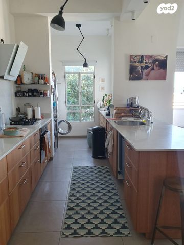 דירה, שדרות ודג'ווד, מרכז הכרמל, חיפה