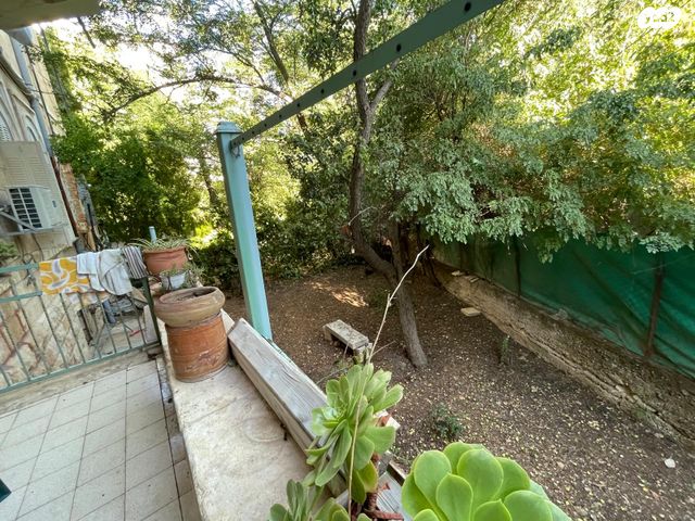 דירת גן, רחל אמנו, קטמון הישנה, ירושלים