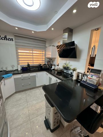 גג/ פנטהאוז, דרך מנחם בגין, בן גוריון, שדרות