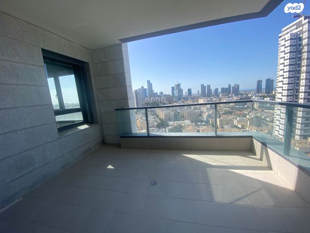 דירה, דרך זאב ז'בוטינסקי 105, שכונת גפן, רמת גן