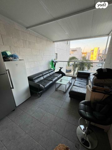 גג/ פנטהאוז, דרך מנחם בגין, בן גוריון, שדרות