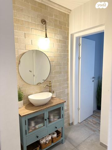 דירת גן, תל מונד