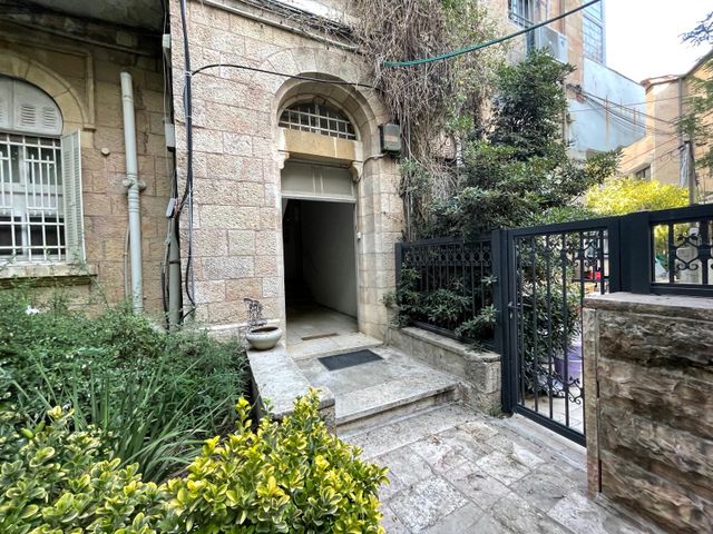 דירת גן, רחל אמנו, קטמון הישנה, ירושלים