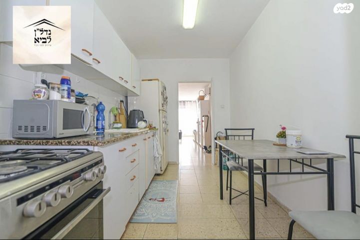 דירה, הנהרונית, בית אליעזר, חדרה