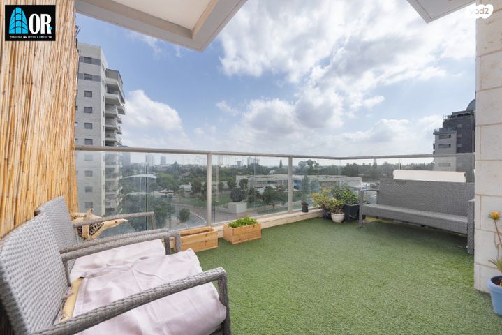 דירה, אפרים קישון, חתני פרס ישראל, באר יעקב