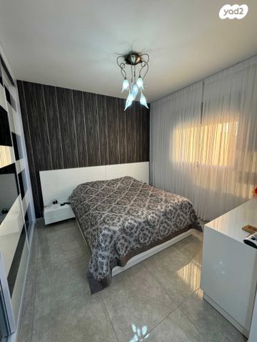 גג/ פנטהאוז, דרך מנחם בגין, בן גוריון, שדרות