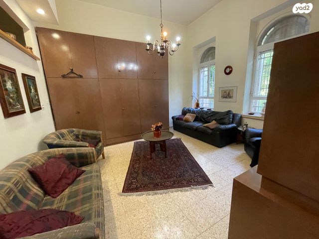 דירת גן, רחל אמנו, קטמון הישנה, ירושלים