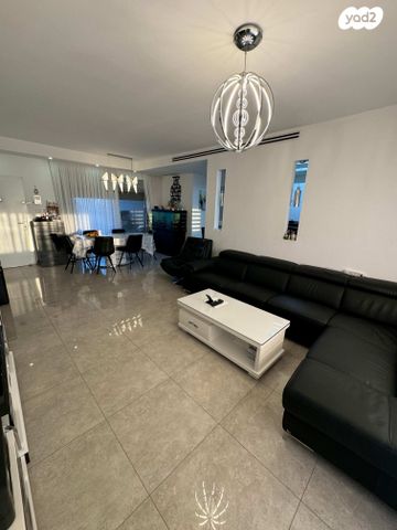 גג/ פנטהאוז, דרך מנחם בגין, בן גוריון, שדרות