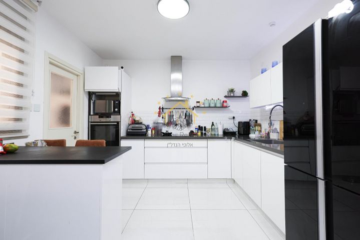 דירה, יוסף, קרית השרון, נתניה