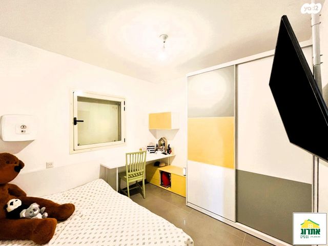 דירה, צור יצחק