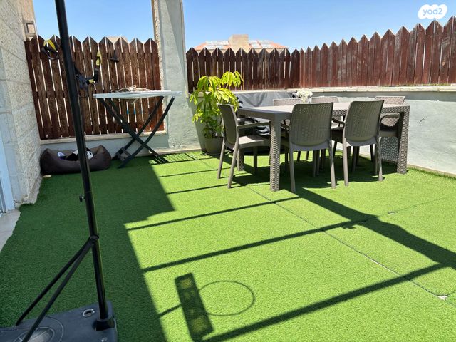 גג/ פנטהאוז, מעלה אדומים