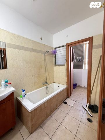 דירה, שדרות הנשיא וייצמן 72, מרכז העיר, חדרה