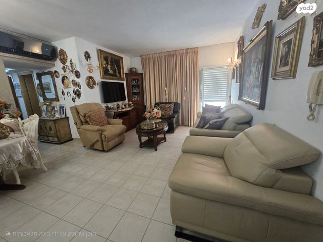 דירה, מלחמת ששת הימים 14, מרכז העיר, חדרה