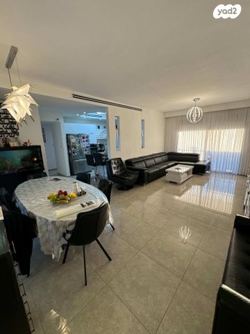 גג/ פנטהאוז, דרך מנחם בגין, בן גוריון, שדרות