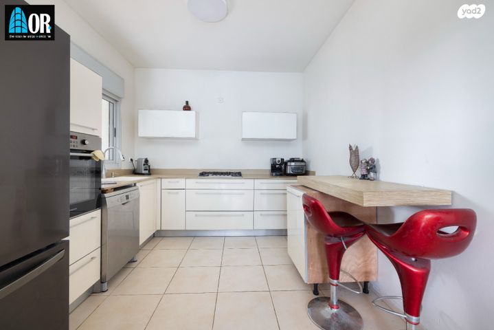 דירה, אפרים קישון, חתני פרס ישראל, באר יעקב