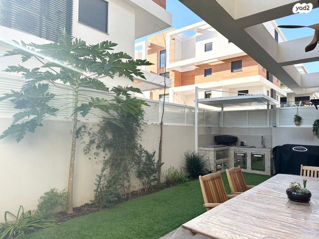 דירת גן, תל מונד