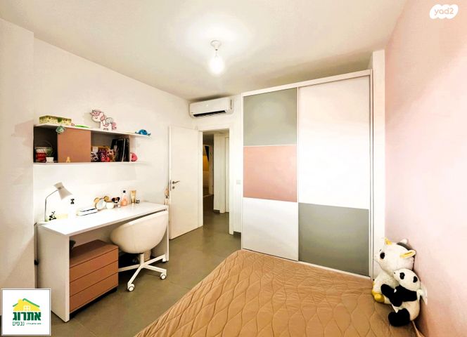 דירה, צור יצחק