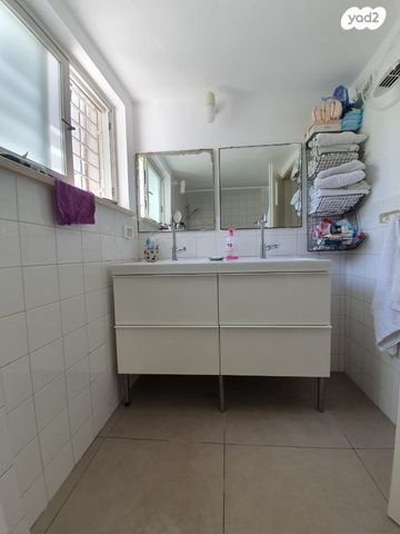 דירה, שדרות ודג'ווד, מרכז הכרמל, חיפה