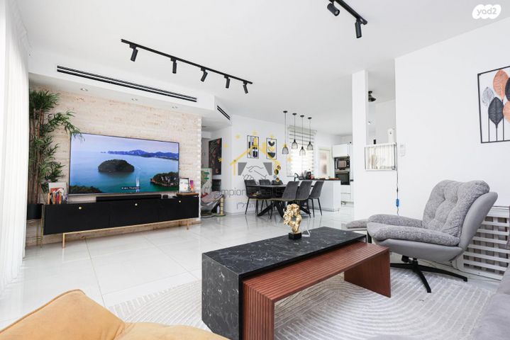 דירה, יוסף, קרית השרון, נתניה