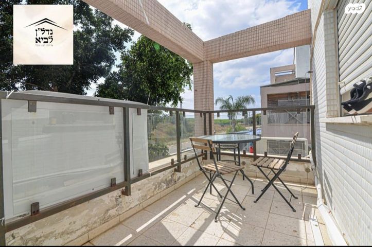 דירה, הנהרונית, בית אליעזר, חדרה