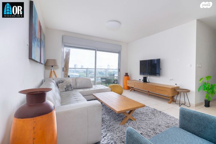 דירה, אפרים קישון, חתני פרס ישראל, באר יעקב