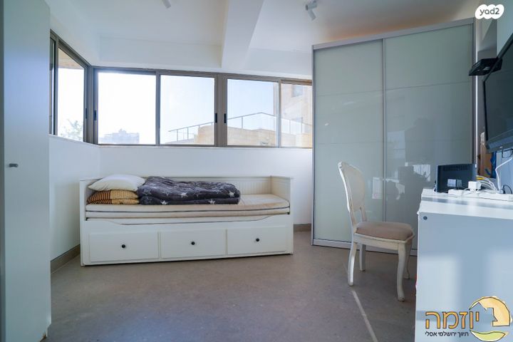 דירה, אברהם פררה, הולילנד, ירושלים