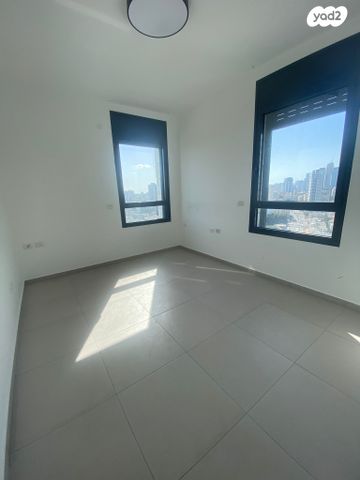 דירה, דרך זאב ז'בוטינסקי 105, שכונת גפן, רמת גן