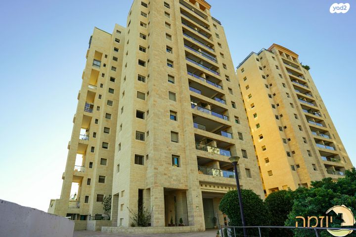 דירה, אברהם פררה, הולילנד, ירושלים