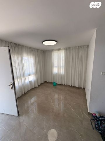 דו משפחתי, עוזיהו, שפירא, אופקים