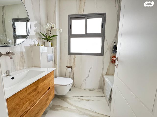 דירה, אבן גבירול, רחובות