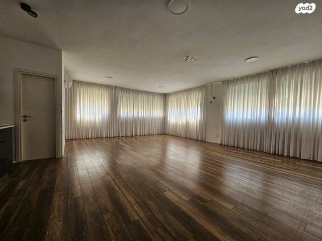 משרדים, תובל, בורסה, רמת גן