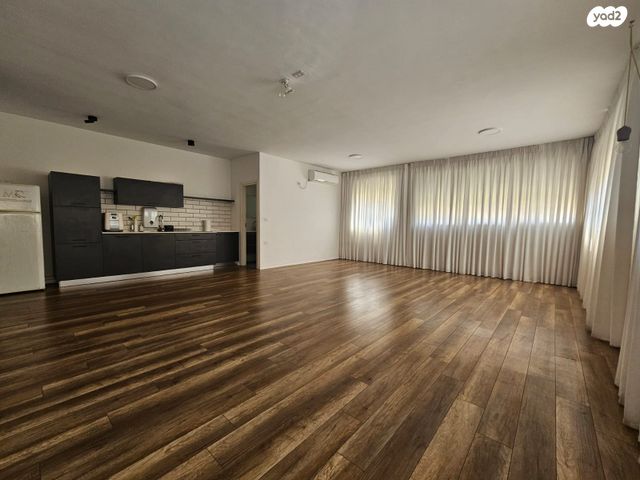 משרדים, תובל, בורסה, רמת גן