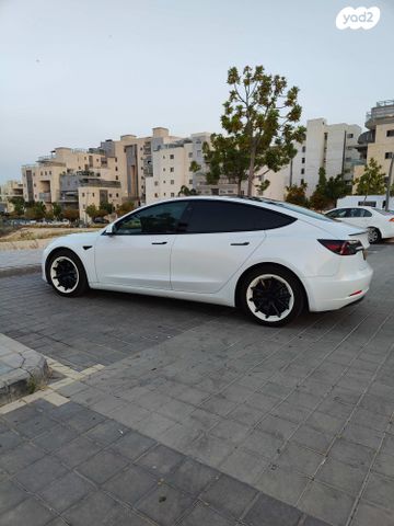 מודעת רכב טסלה מודל 3