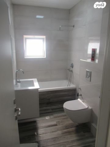 דירה, אבן גבירול 12, גבעת סוקולוב, בני ברק