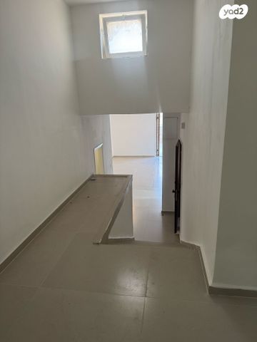 גג/ פנטהאוז, המקובלים, ירושלים