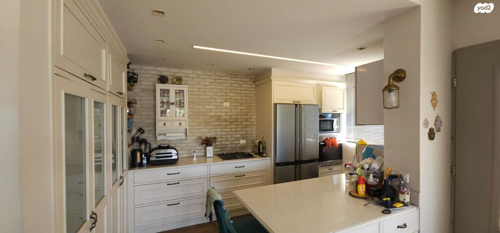 גג/ פנטהאוז, מודיעין מכבים רעות