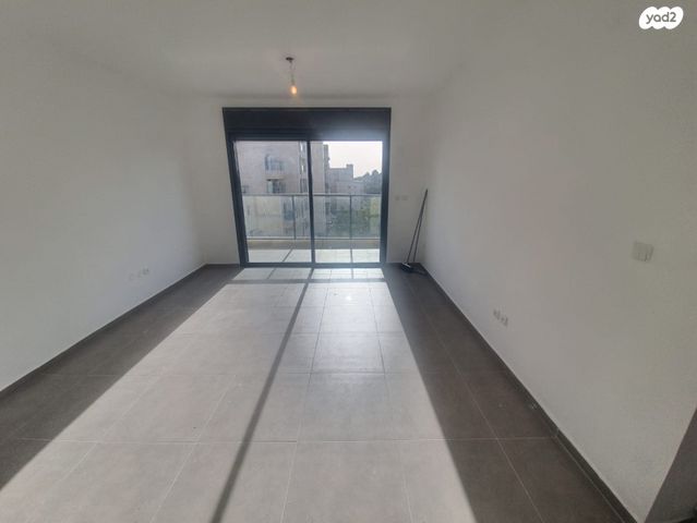 גג/ פנטהאוז, שמעון פרס 11, המחנה הצבאי, קרית מלאכי