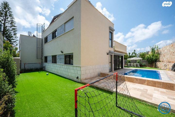 דו משפחתי, השמורה, זכרון יעקב