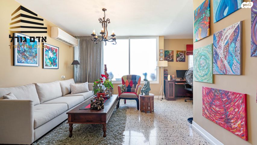 גג/ פנטהאוז, אנצו סירני, גבעת הרמבם, גבעתיים