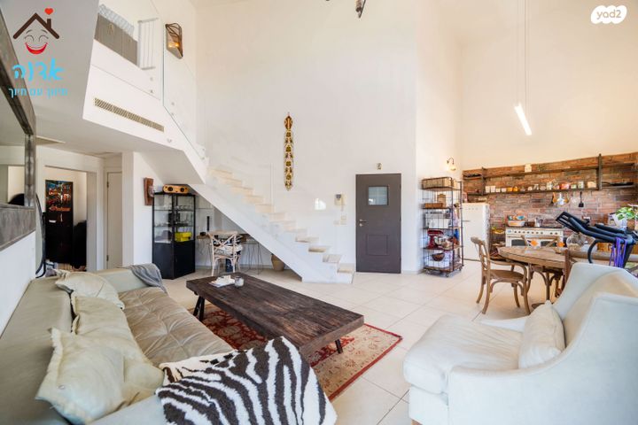 דירה, גנסין, גבעת הרמבם, גבעתיים