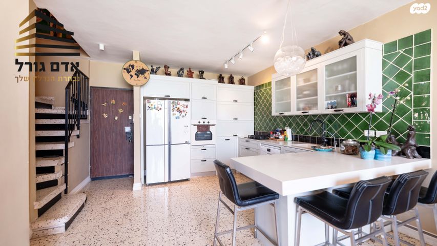 גג/ פנטהאוז, אנצו סירני, גבעת הרמבם, גבעתיים