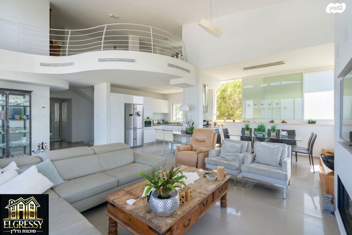 גג/ פנטהאוז, זמנהוף 16, אחוזה, חיפה