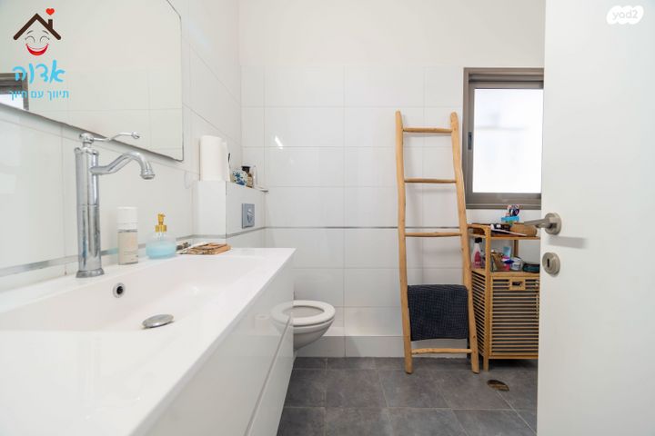 דירה, גנסין, גבעת הרמבם, גבעתיים