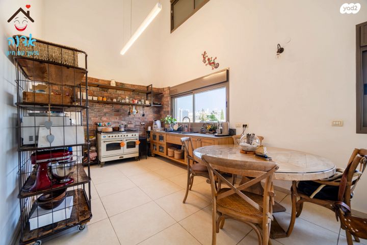 דירה, גנסין, גבעת הרמבם, גבעתיים