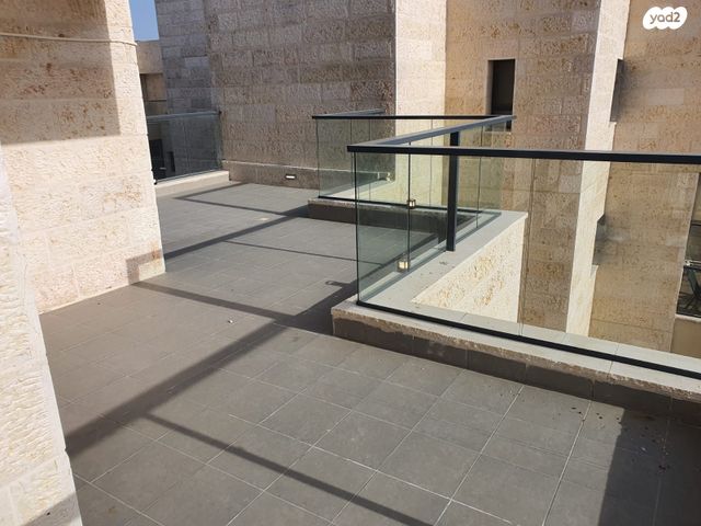 גג/ פנטהאוז, שמעון פרס 11, המחנה הצבאי, קרית מלאכי